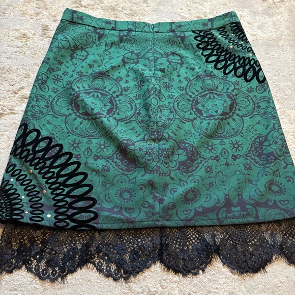 Desigual Botanical Mandala Print Skirt with Lace and Velvet Accents Size Medium - Picture 8 of 10